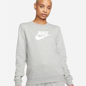 Woman’s Nike crew neck sweatshirt